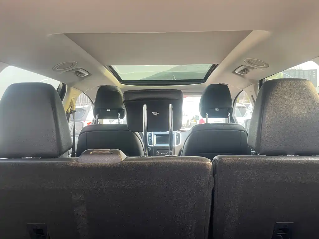 Ford Edge 2019 — фото 11