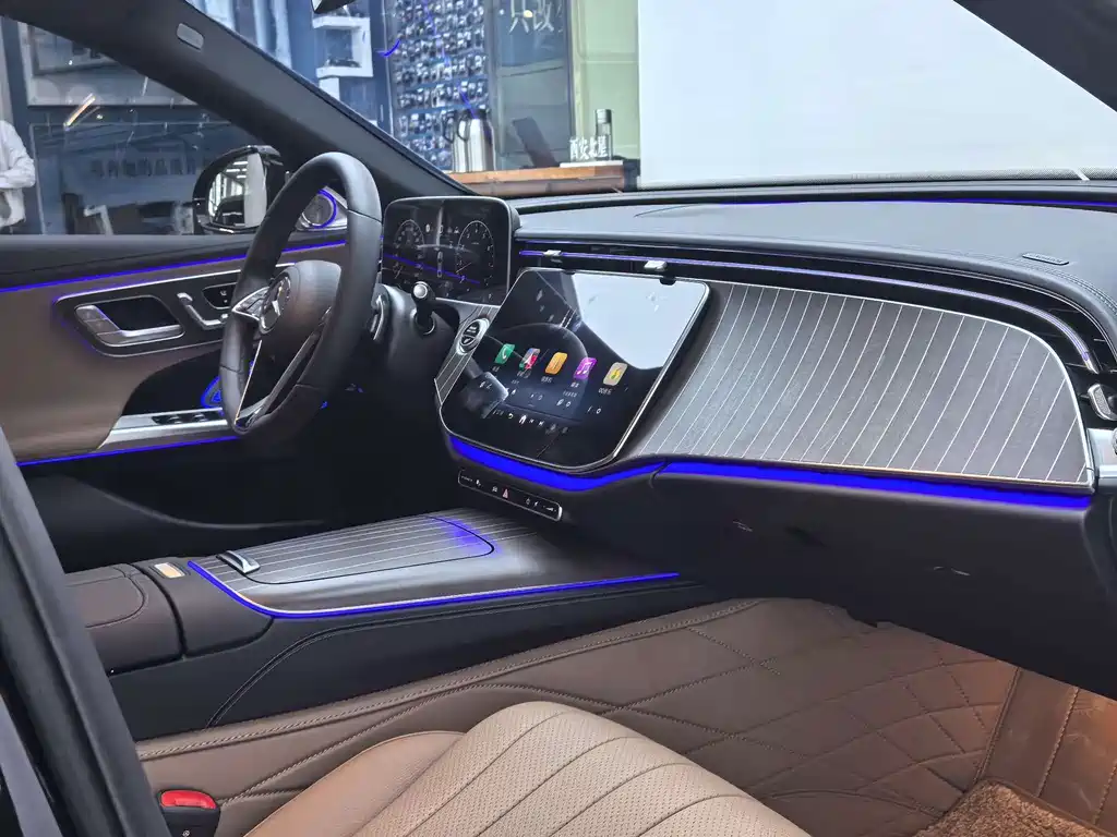 Mercedes-Benz E-Class 2025 — фото 11