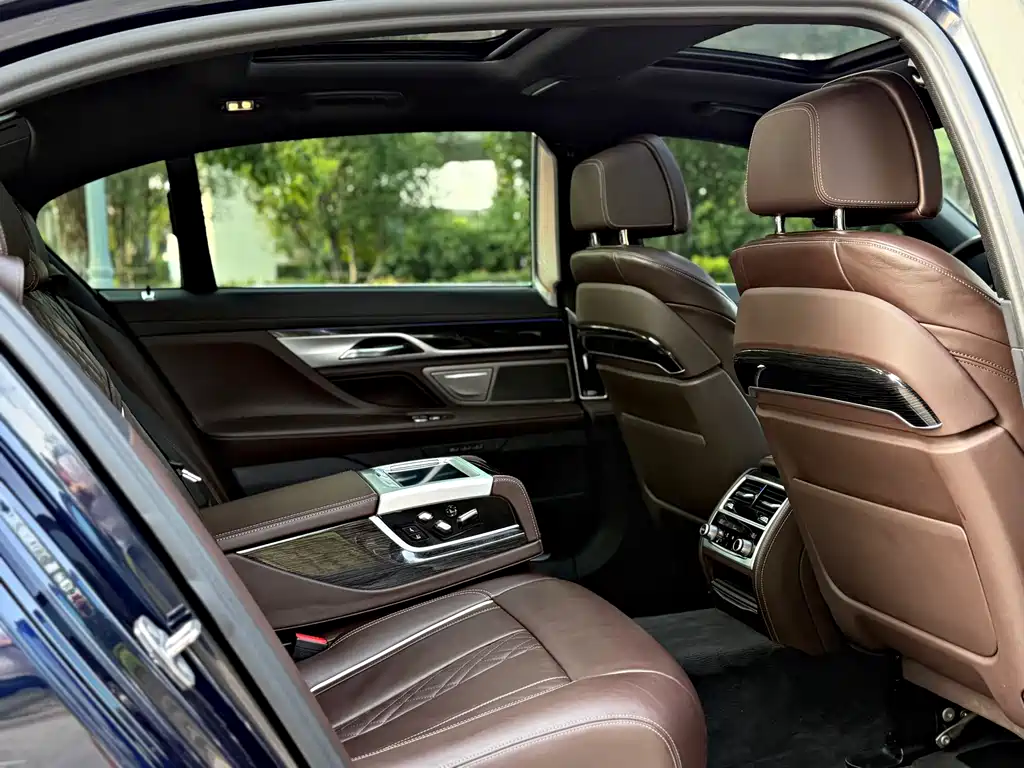 BMW 7 Series 2020 — фото 15