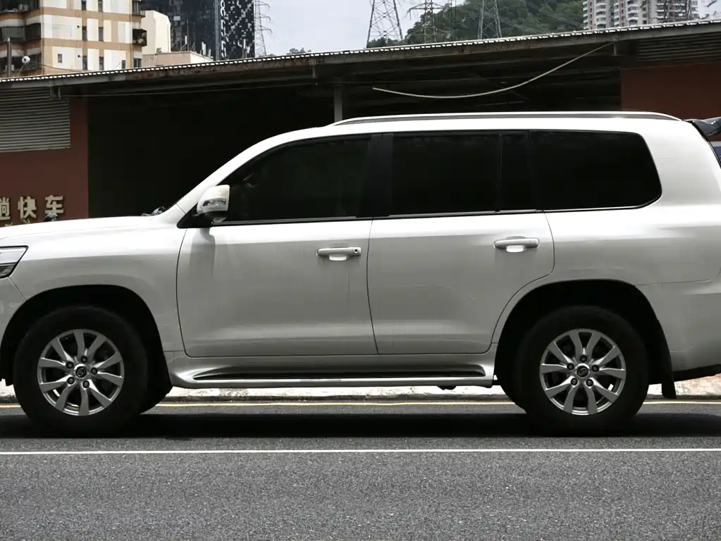 Toyota Land Cruiser 2020 — фото 3