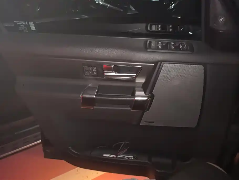 Land Rover Discovery 2015 — фото 7