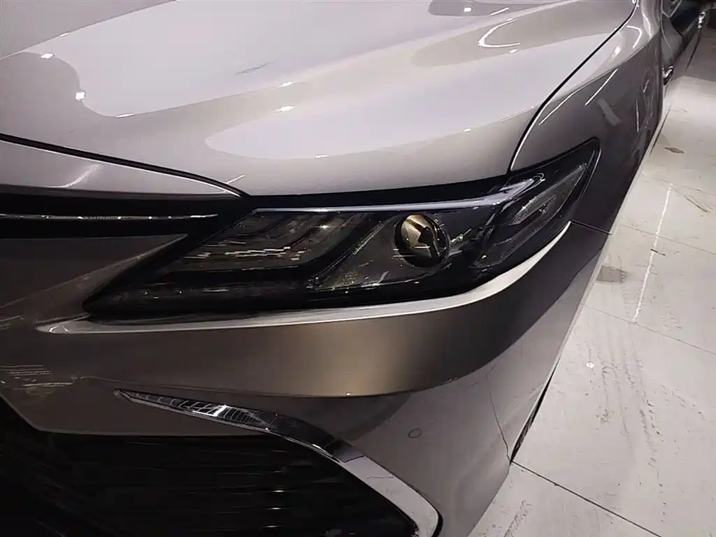 Toyota Camry 2022 — фото 24