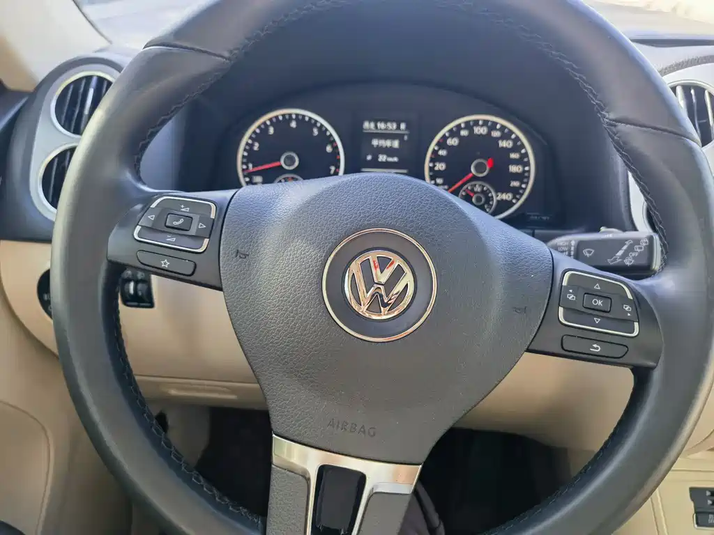 Volkswagen Tiguan 2012 — фото 15
