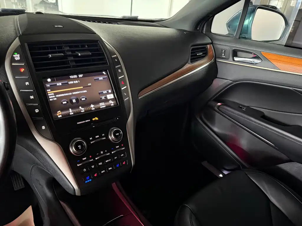 Lincoln MKC 2019 — фото 13