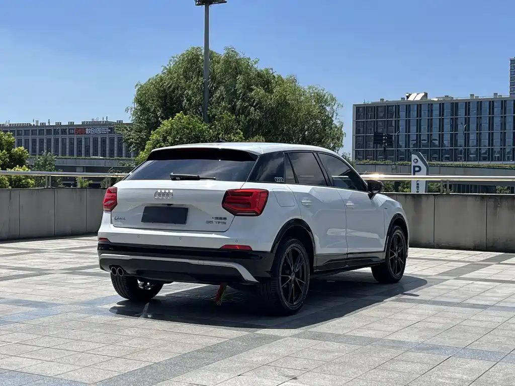 Audi Q2L 2020 — фото 16