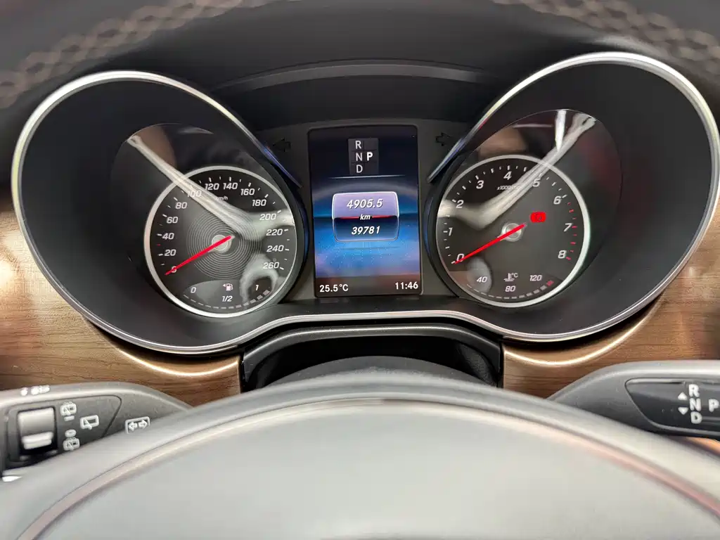 Mercedes-Benz V-Class 2022 — фото 15