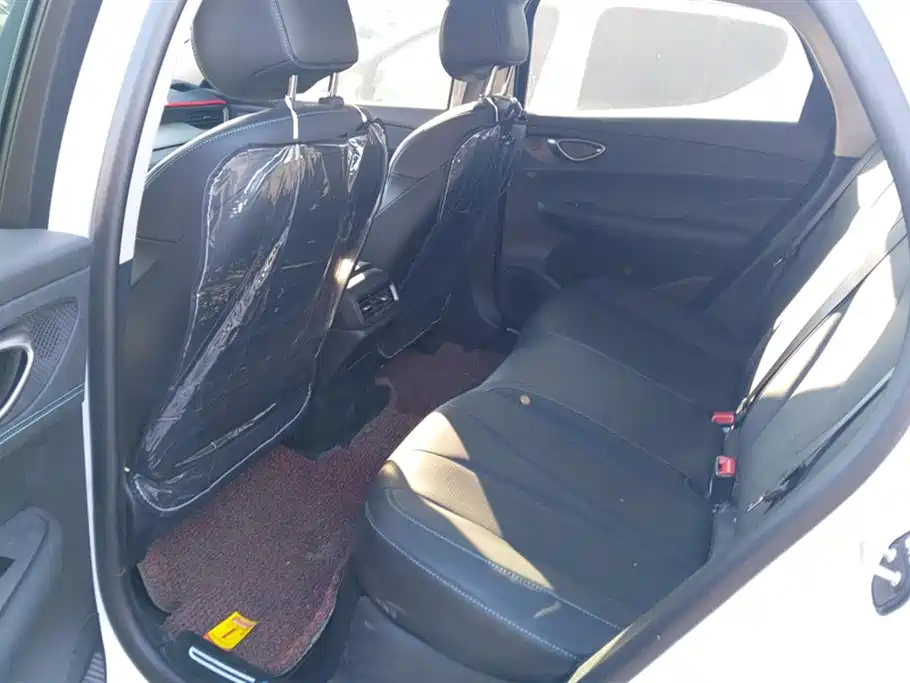 BYD Seal 05 DM-i 2025 — фото 11