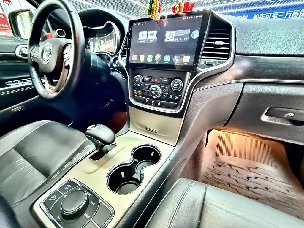 Jeep Grand Cherokee 2014 — фото 15