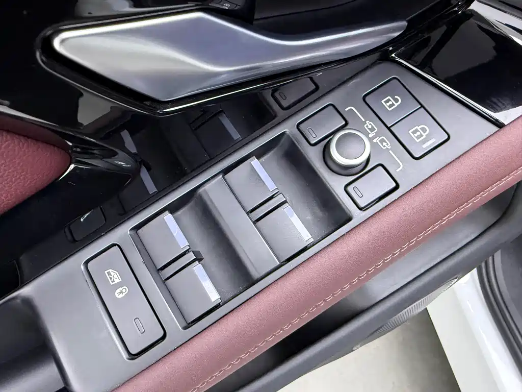 Land Rover Evoque 2023 — фото 18