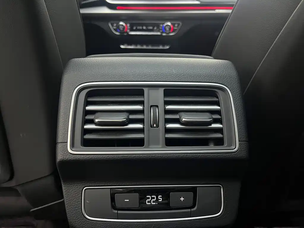 Audi Q5L Sportback 2025 — фото 15