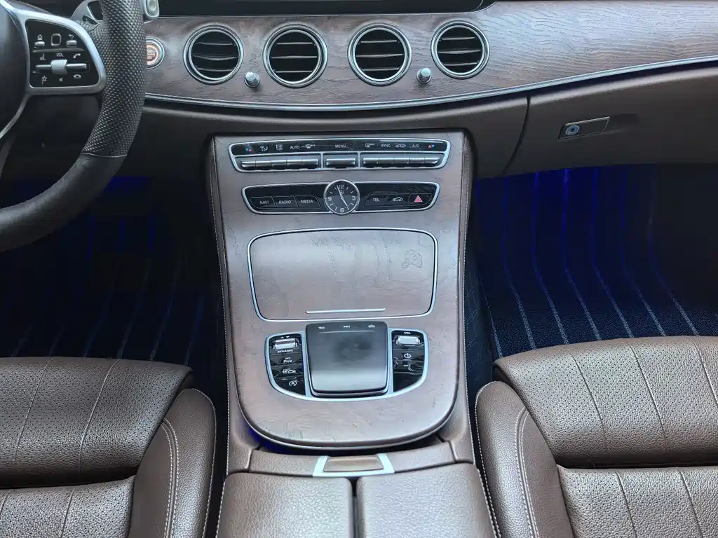 Mercedes-Benz E-Class 2020 — фото 12
