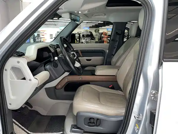 Land Rover Defender 2022