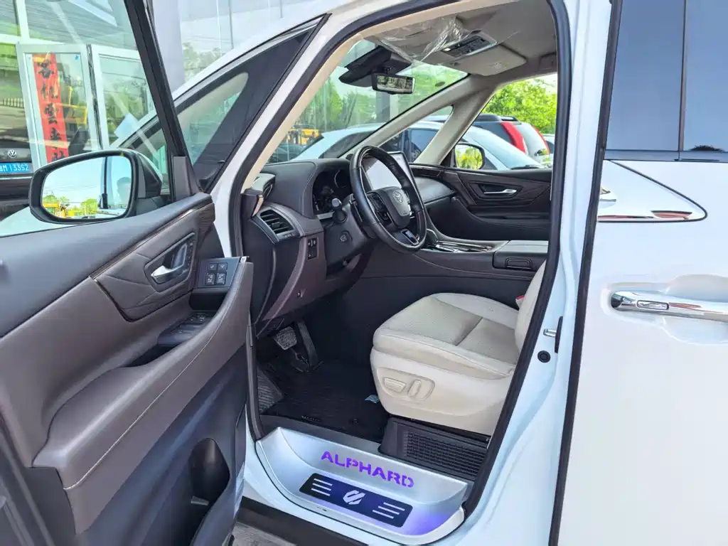 Toyota Alphard 2025 — фото 4