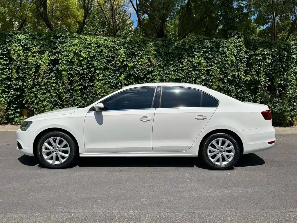 Volkswagen Sagitar 2013
