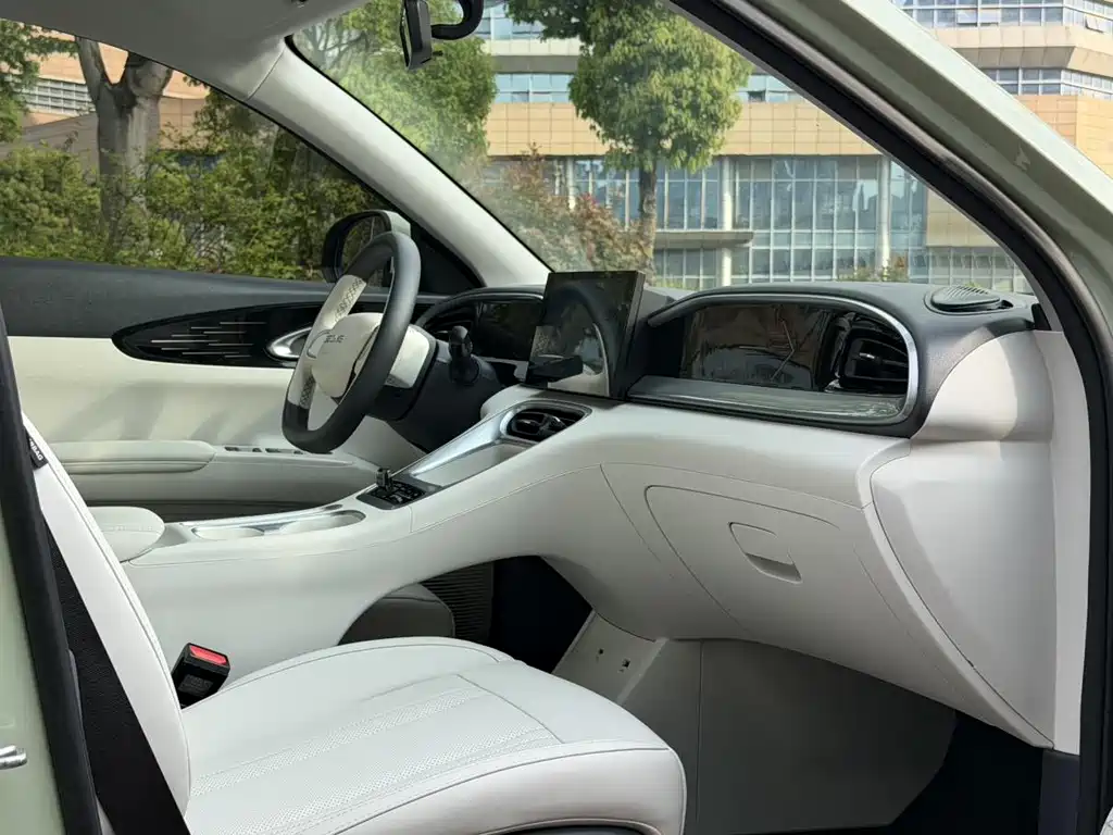 Geely Galaxy Starwish 2025 — фото 13