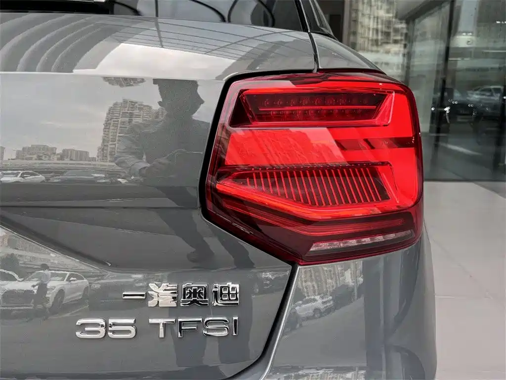 Audi Q2L 2021 — фото 15