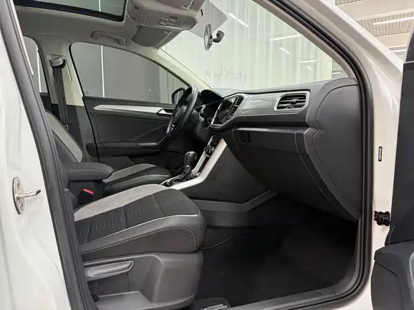 Volkswagen T-Roc 2023