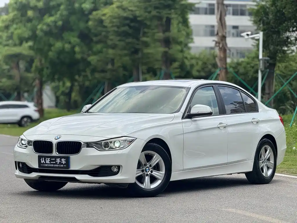 BMW 3 Series 2012 — фото 1