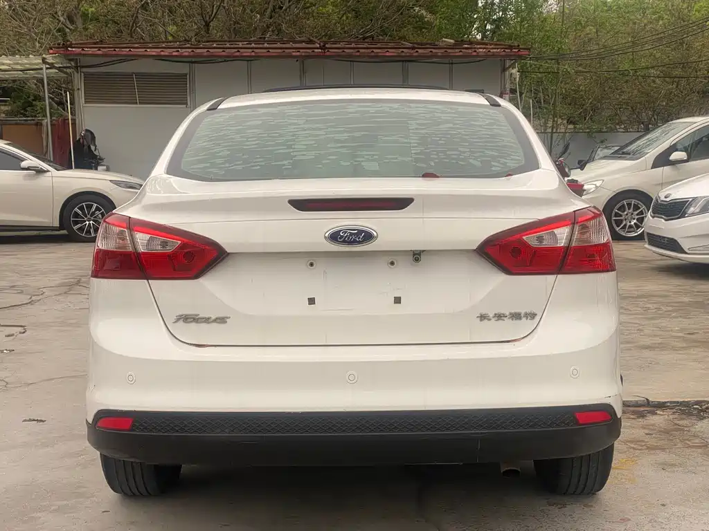 Ford Focus 2014 — фото 14