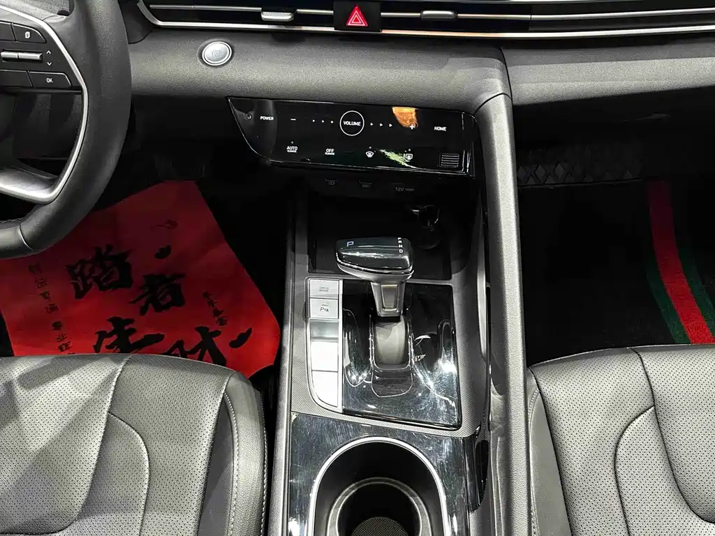 Hyundai Elantra 2023 — фото 12