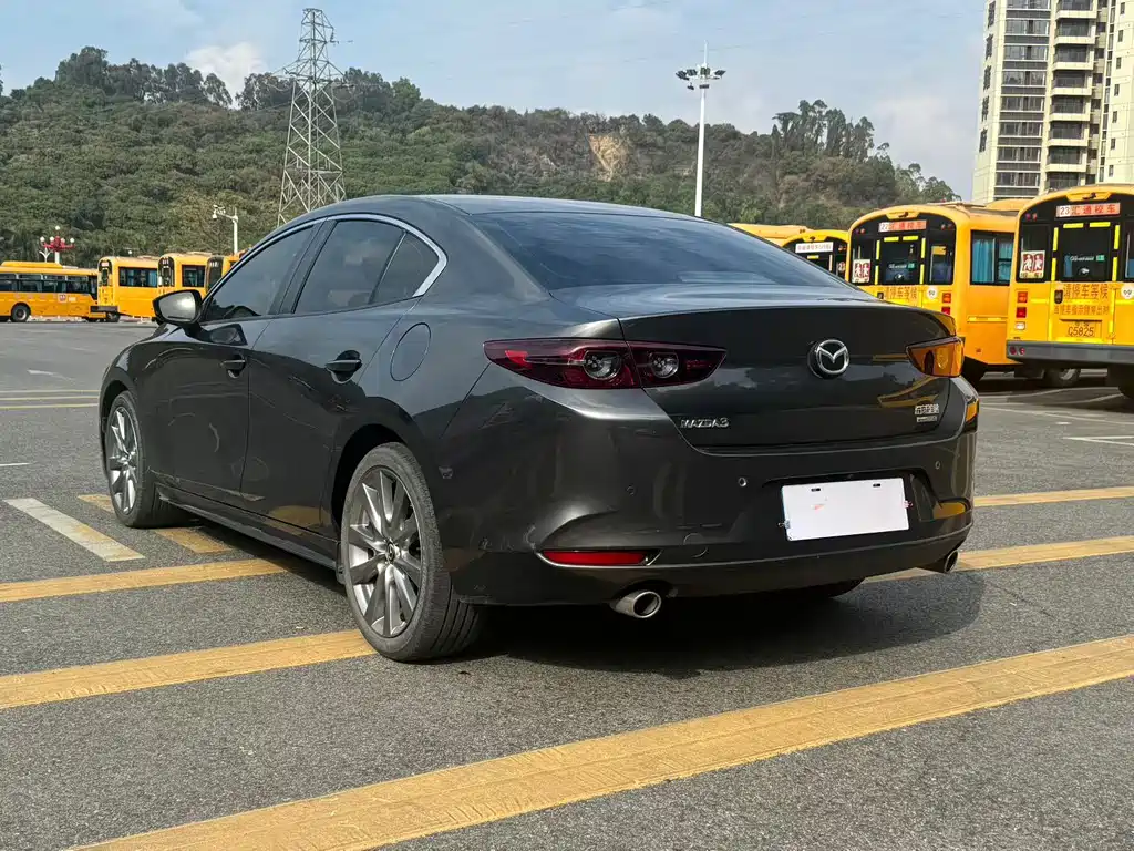 Mazda 3 Axela 2021 — фото 7