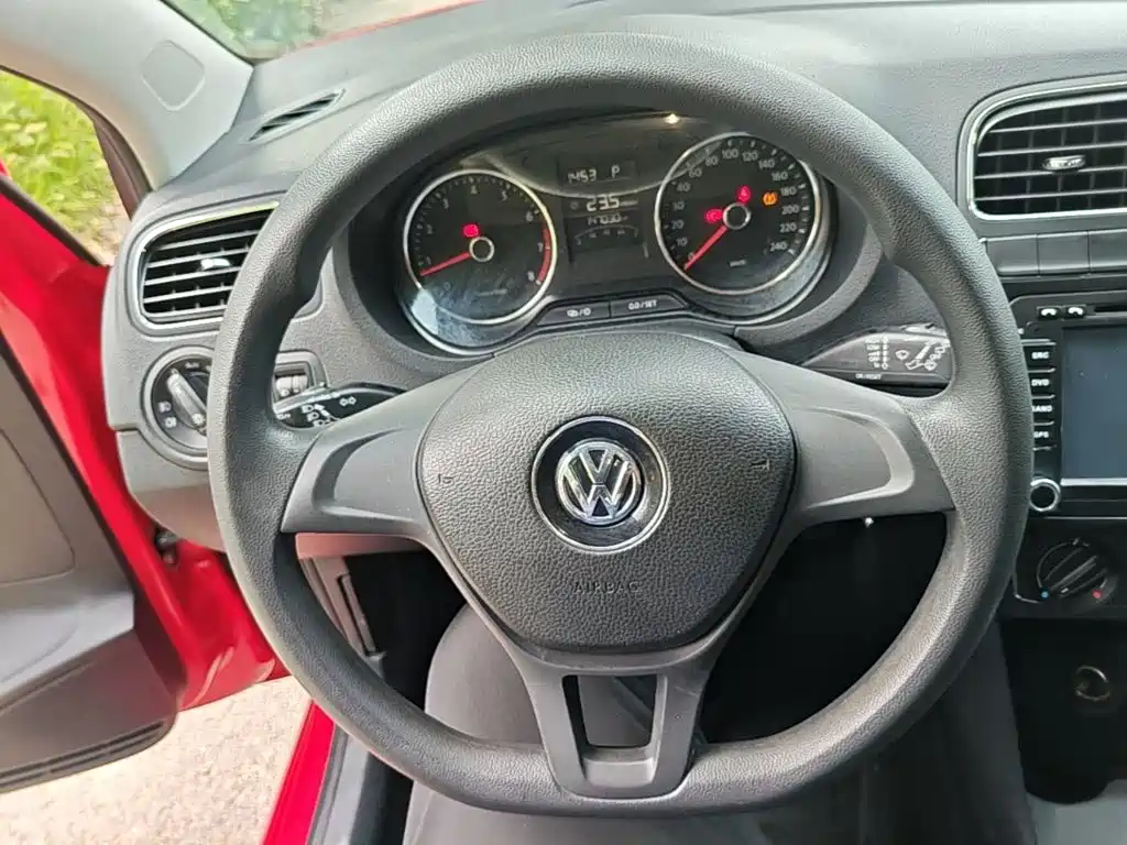 Volkswagen Polo 2015 — фото 11