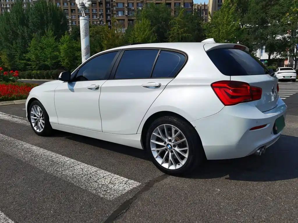 BMW 1 Series 2017 — фото 14