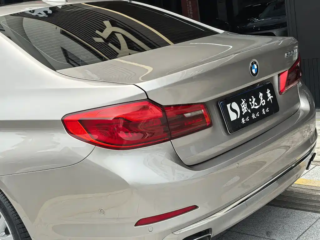 BMW 5 Series 2019 — фото 20