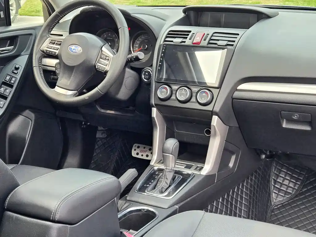 Subaru Forester 2015 — фото 10