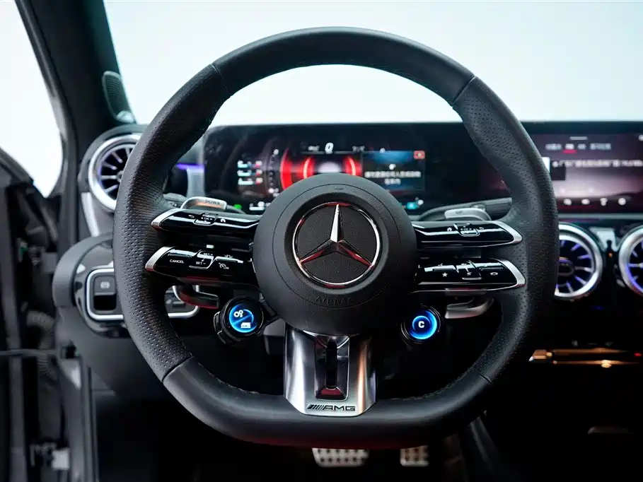 Mercedes-Benz A-Class AMG 2025 — фото 17