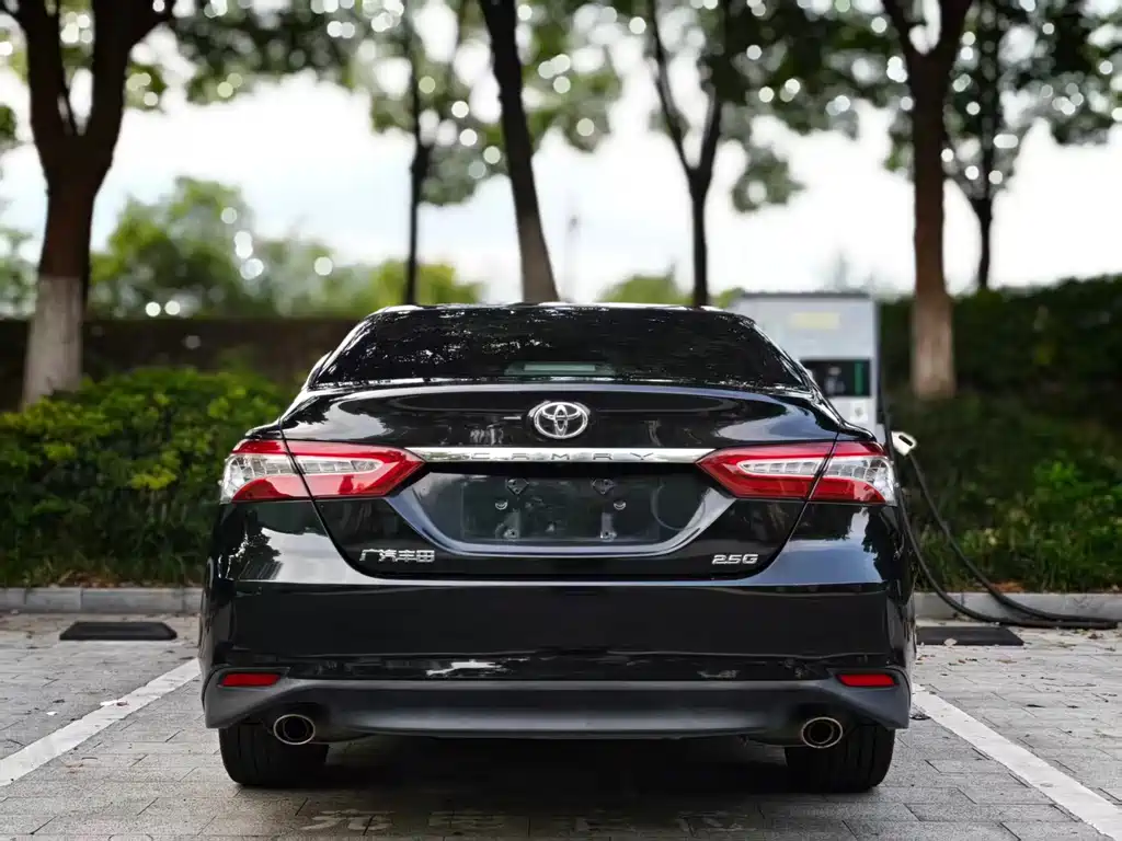 Toyota Camry 2019 — фото 8