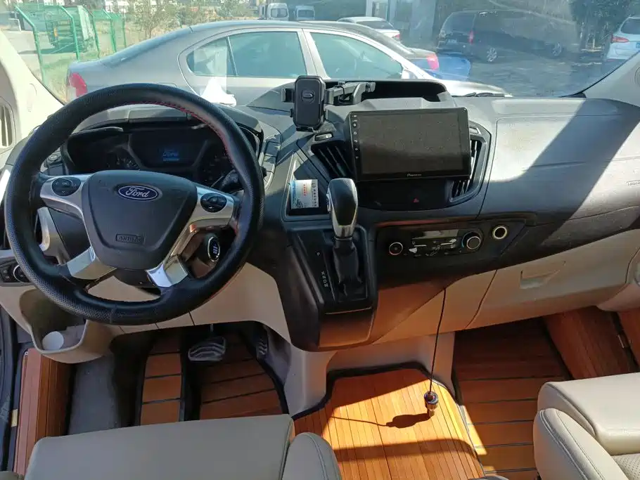 Ford Tourneo 2018 — фото 12