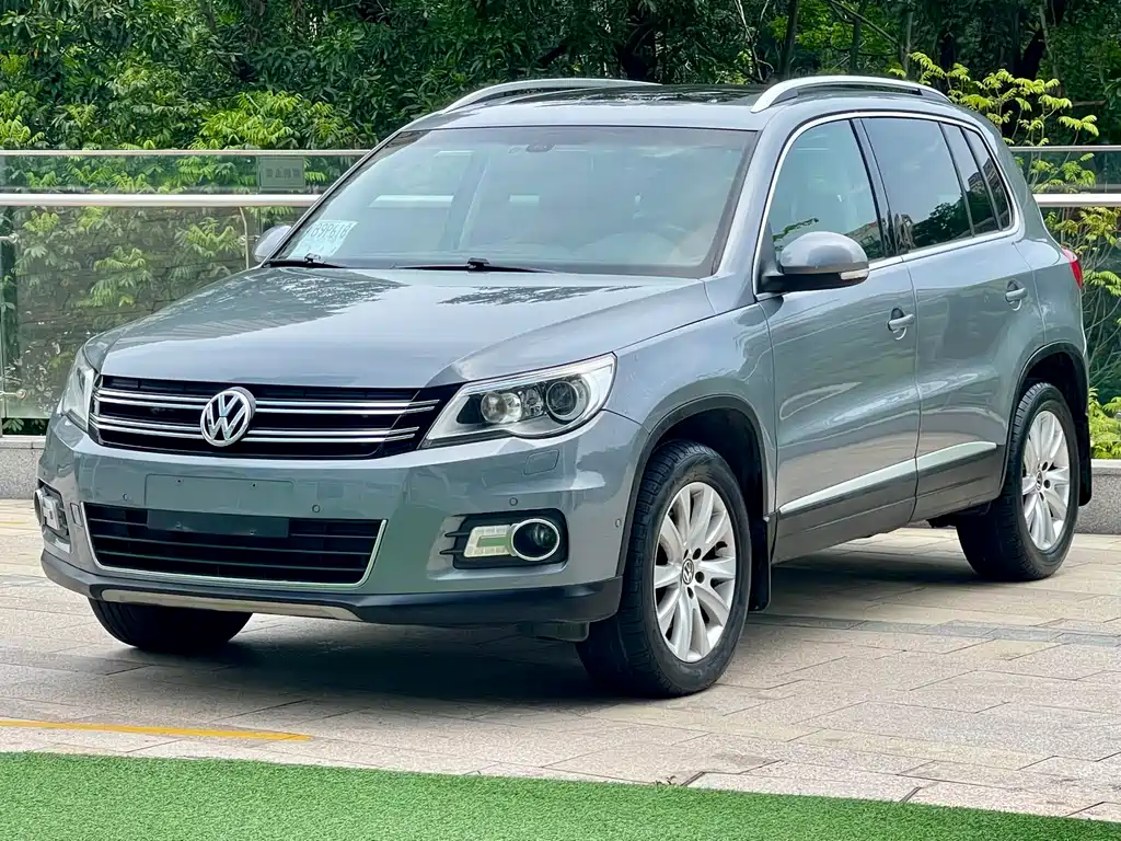 Volkswagen Tiguan 2012 — фото 1