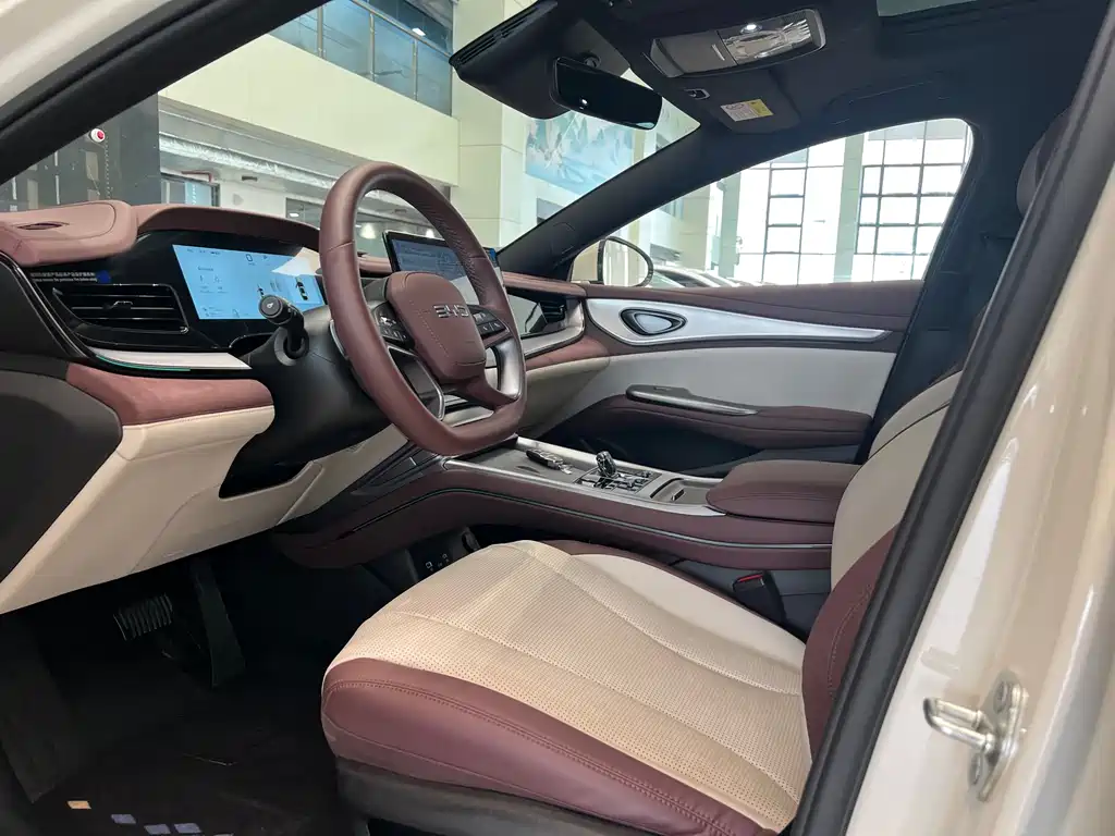 BYD Seal 07 DM-i 2025 — фото 6