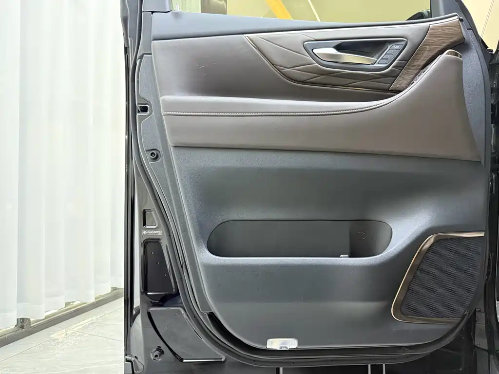 Toyota Alphard 2025