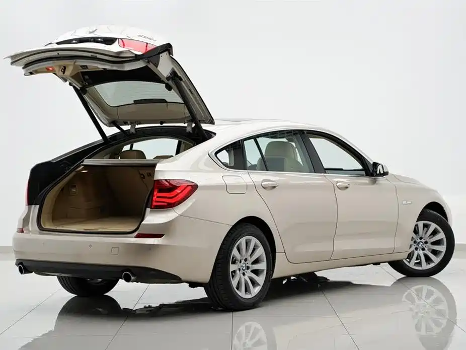 BMW 5 Series GT 2015 — фото 33