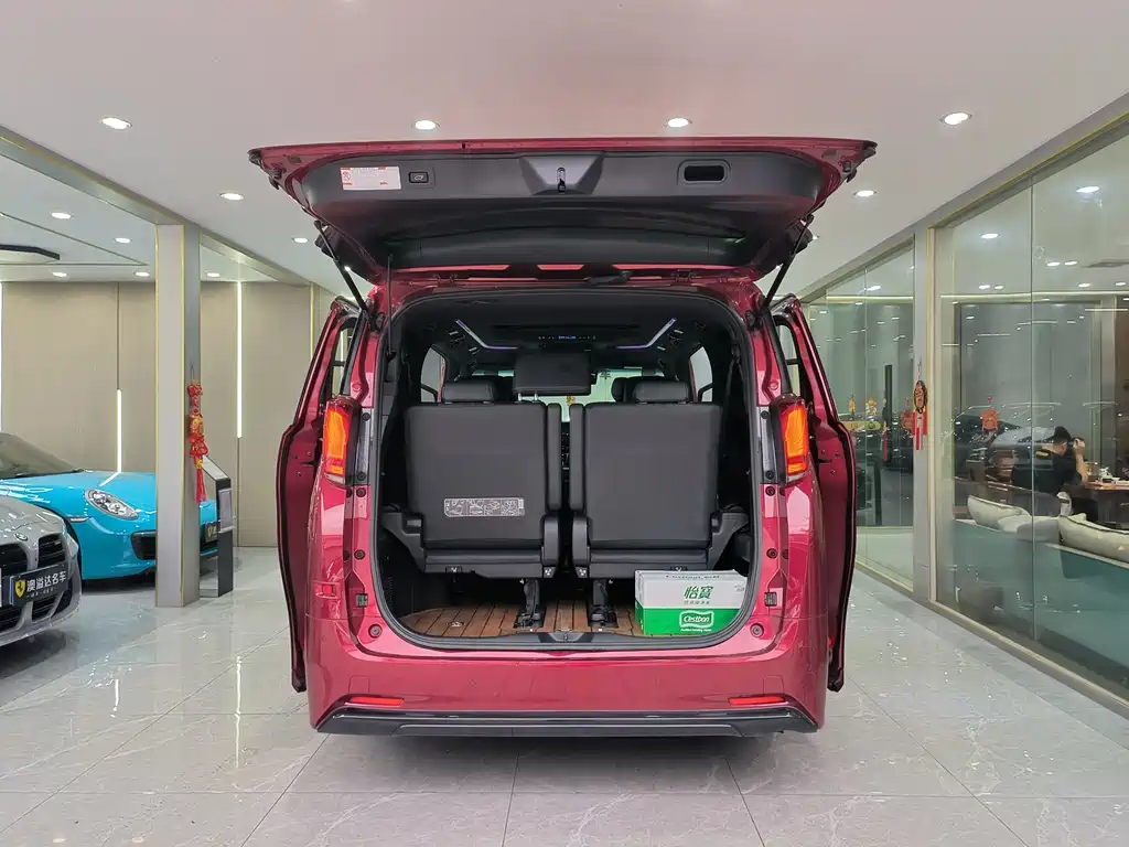 Toyota Alphard 2020 — фото 19