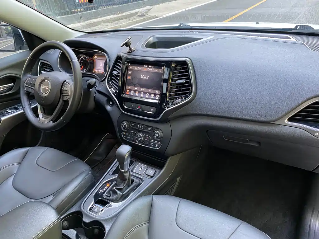 Jeep Cherokee 2019 — фото 21