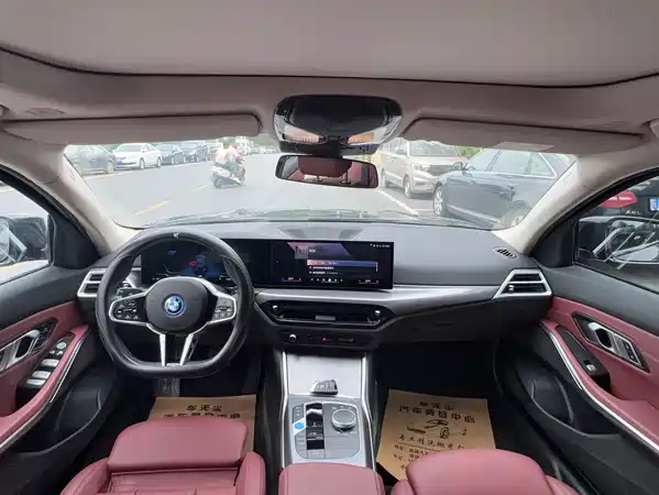 BMW i3 2025