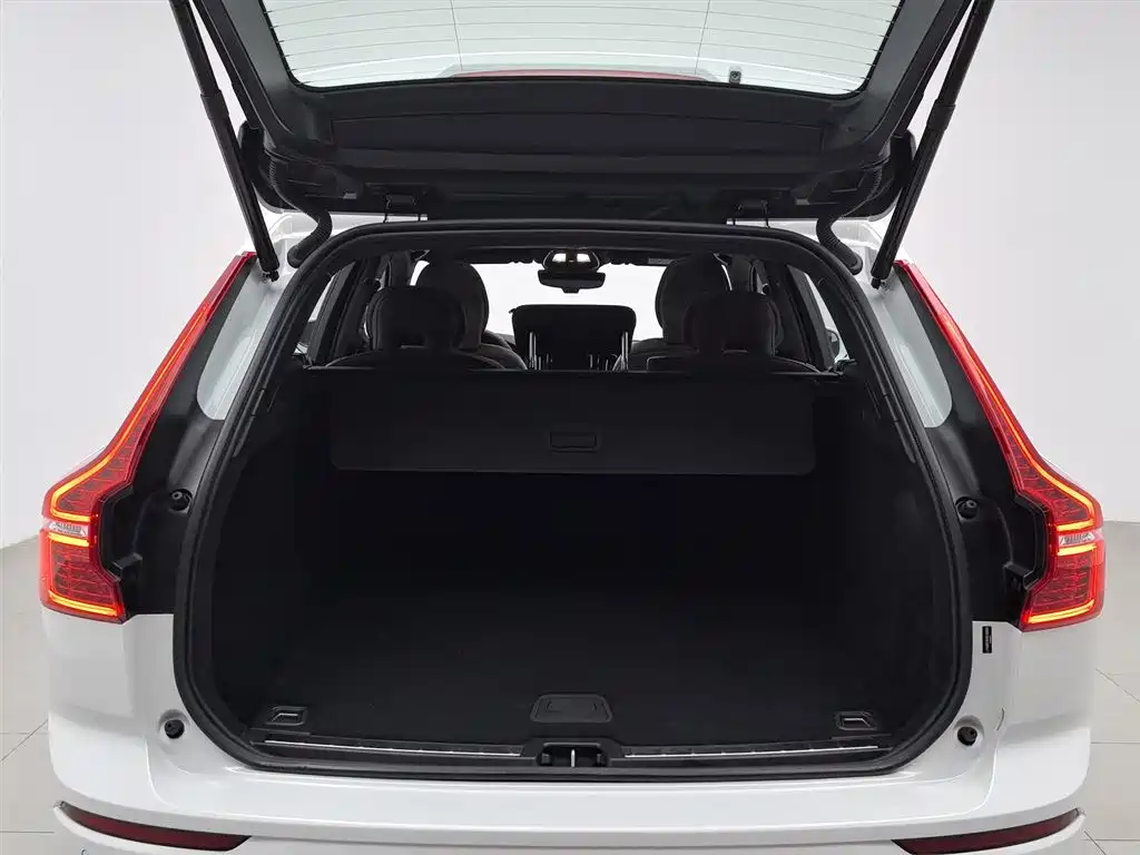 Volvo XC60 2025 — фото 16