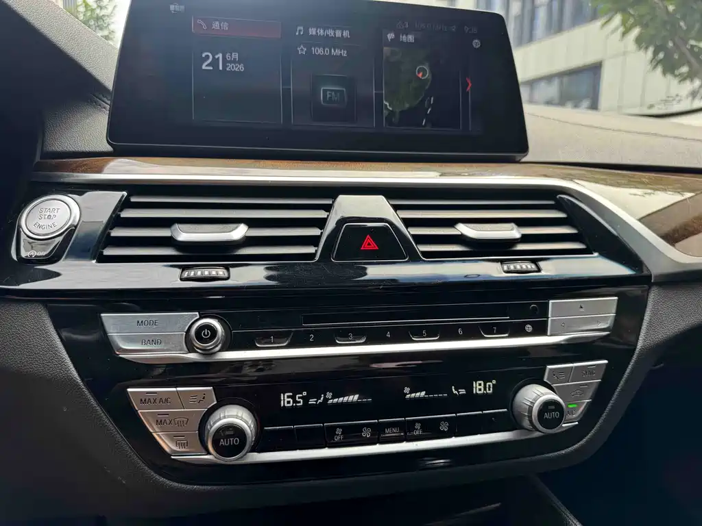 BMW 5 Series 2018 — фото 13