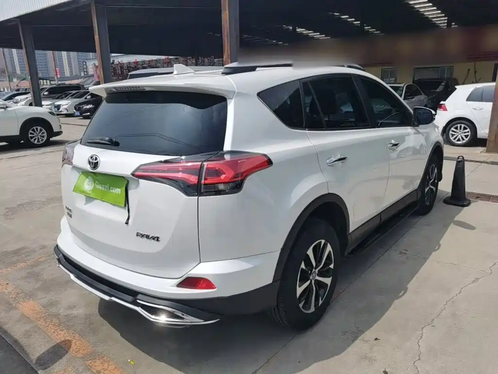 Toyota RAV4 2017 — фото 7