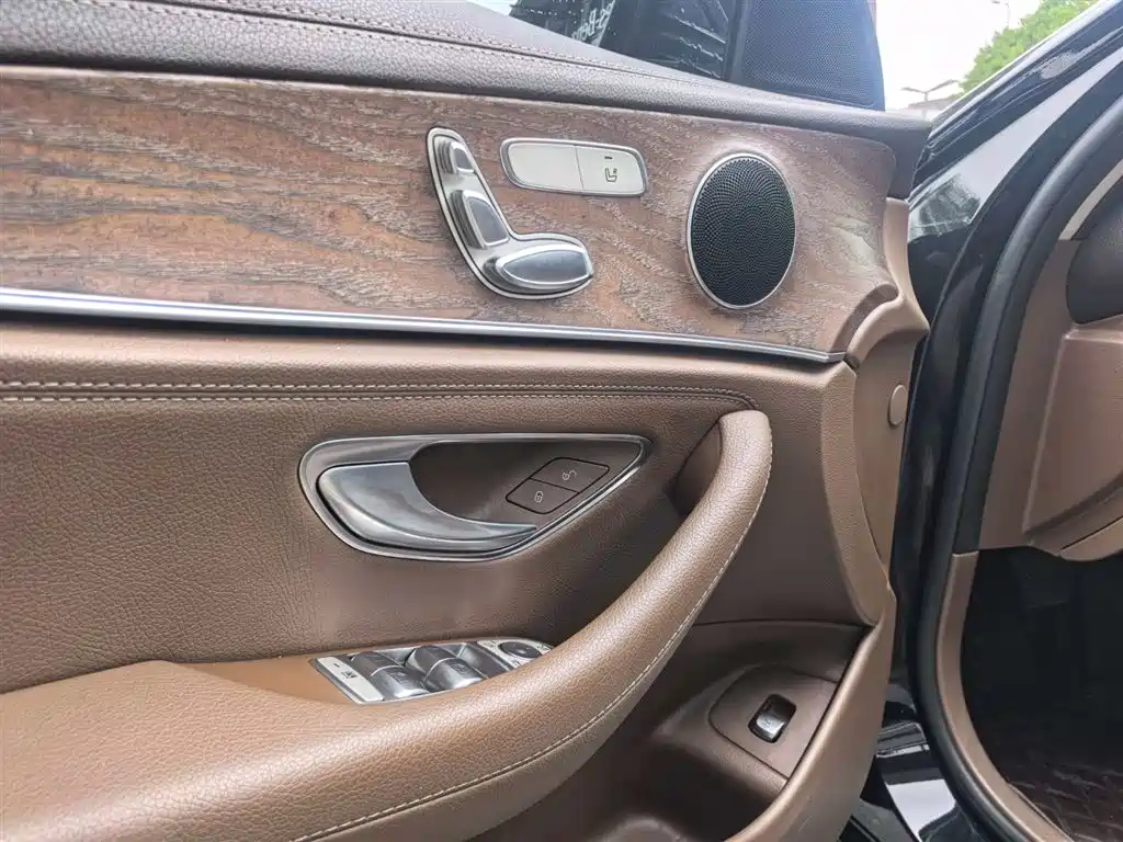 Mercedes-Benz E-Class 2018 — фото 15