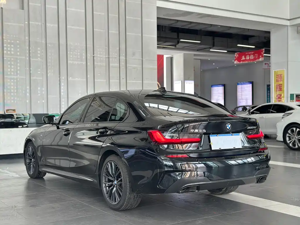 BMW 3 Series 2019 — фото 9