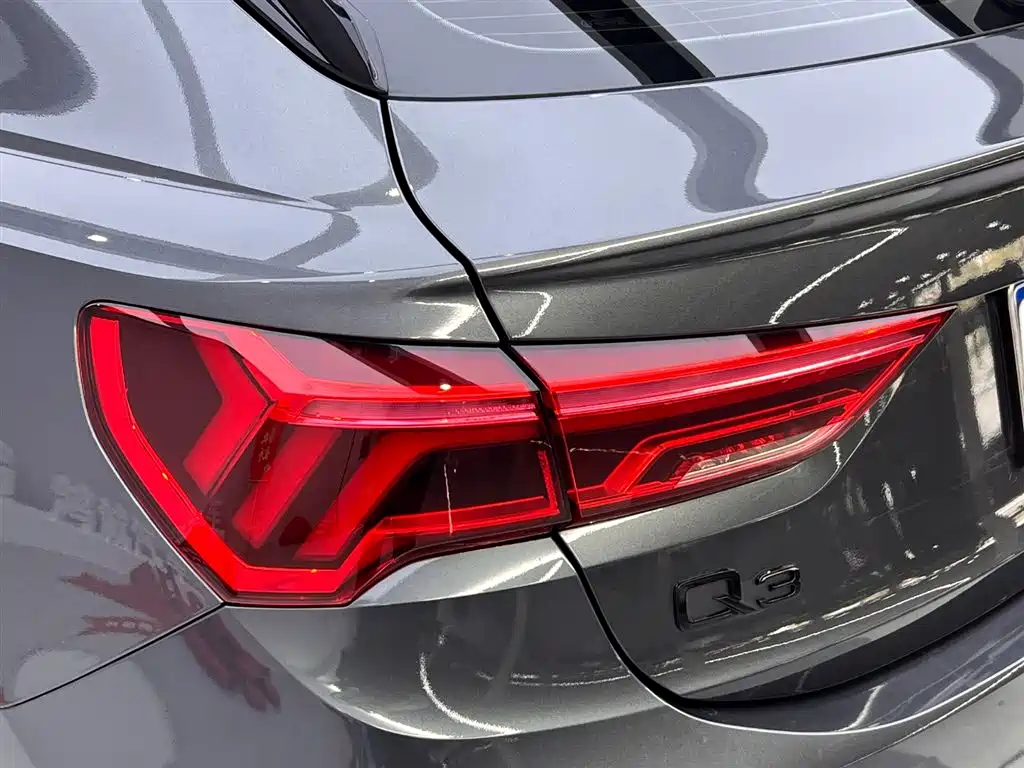Audi Q3 Sportback 2023 — фото 11