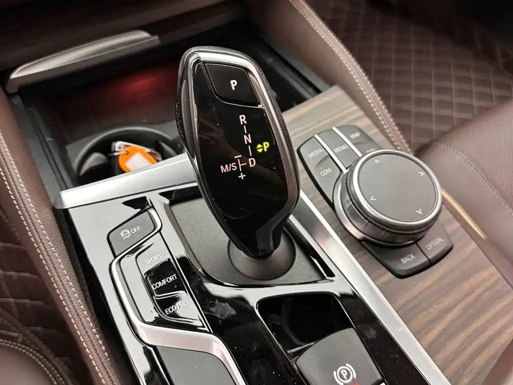 BMW 5 Series 2020 — фото 15