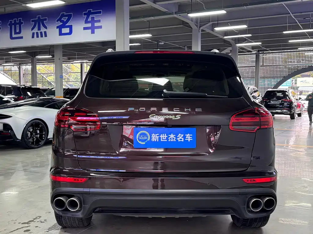 Porsche Cayenne Hybrid 2017 — фото 13