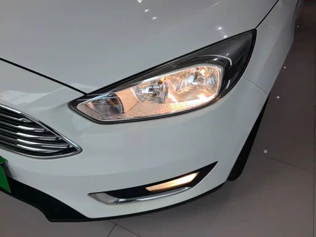 Ford Focus 2016 — фото 24
