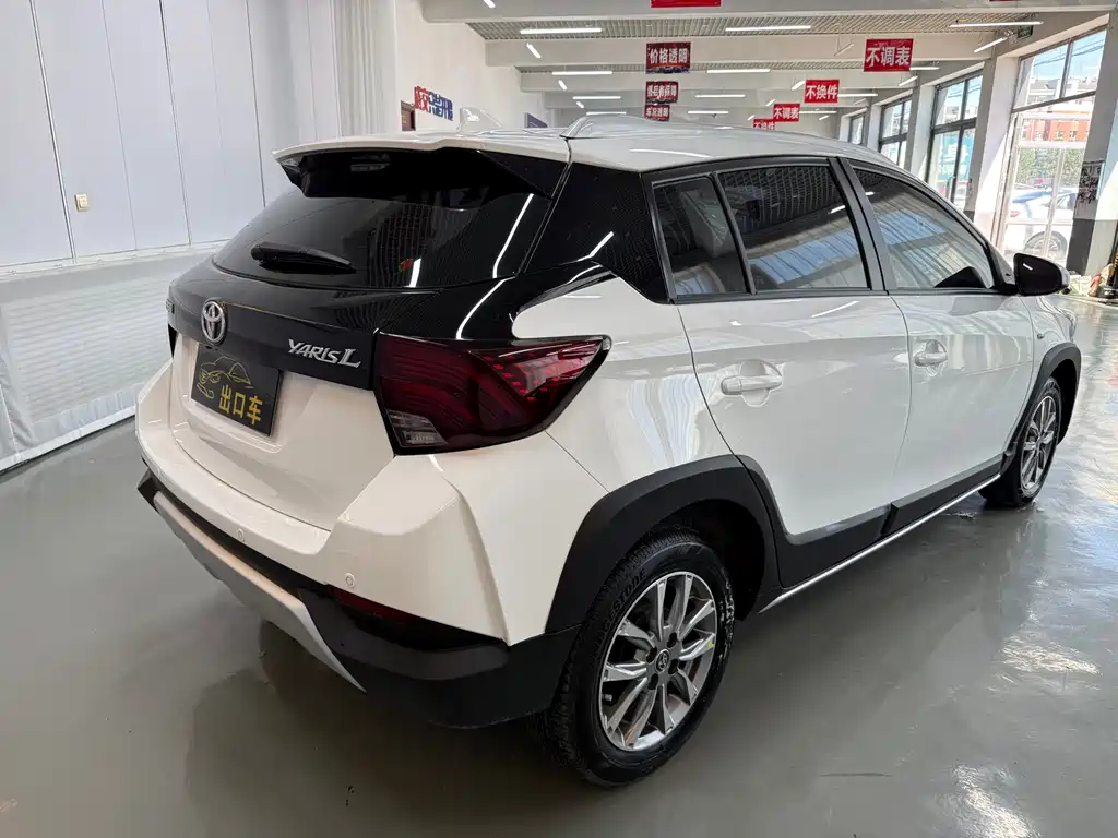 Toyota Yaris L 2022 — фото 17