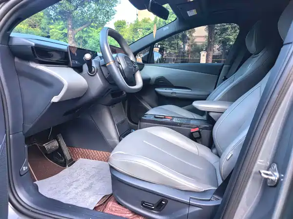 Lynk & Co Z20 2024